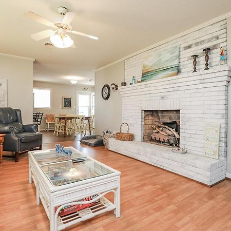 Spacious Home With Waterfront View-Welcome Pets Sneads Ferry Exterior foto