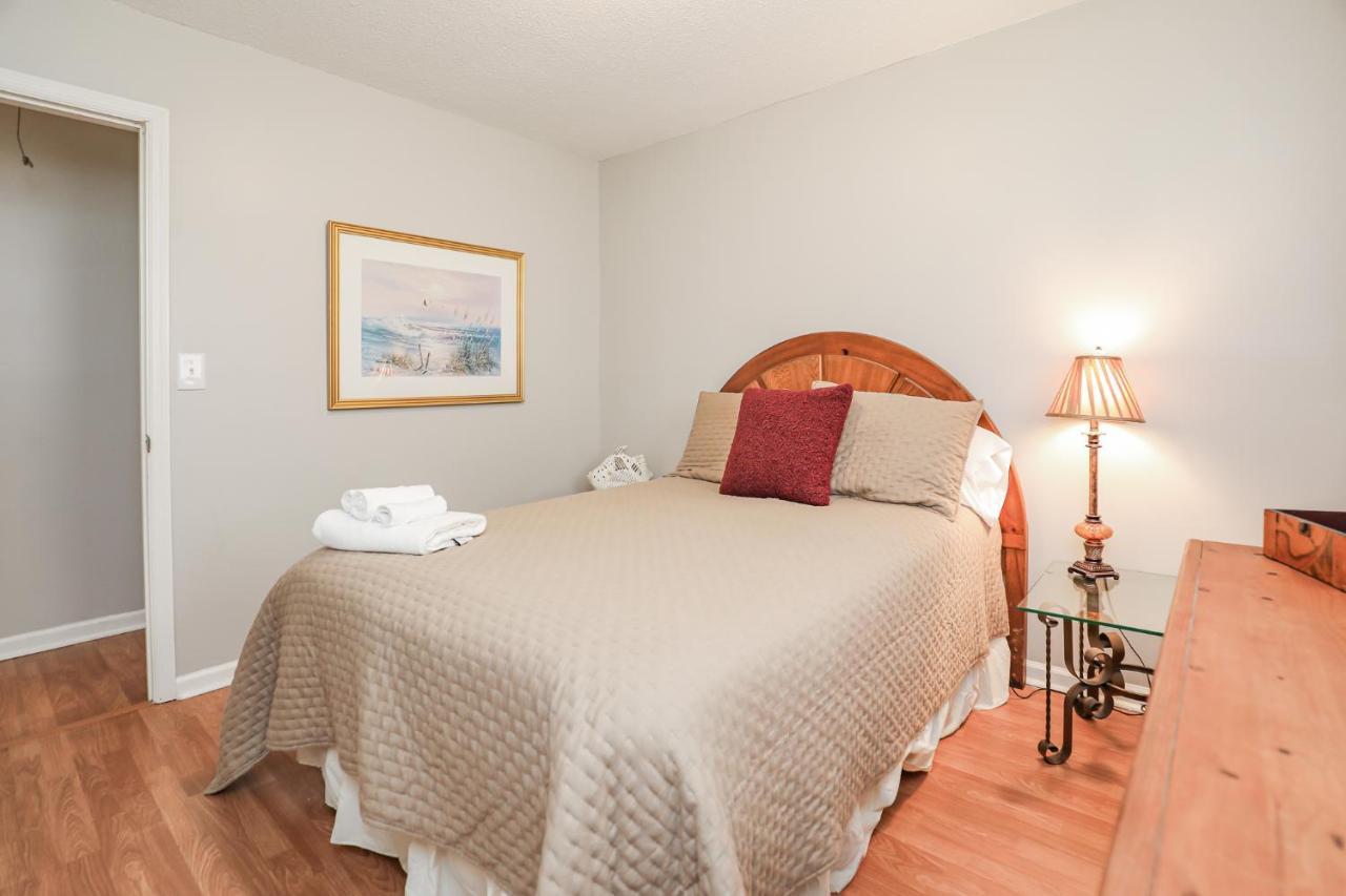 Spacious Home With Waterfront View-Welcome Pets Sneads Ferry Exterior foto