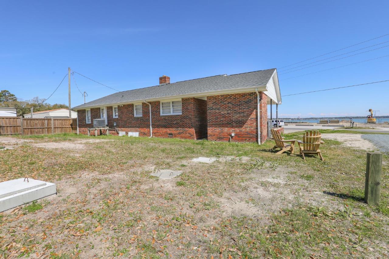 Spacious Home With Waterfront View-Welcome Pets Sneads Ferry Exterior foto