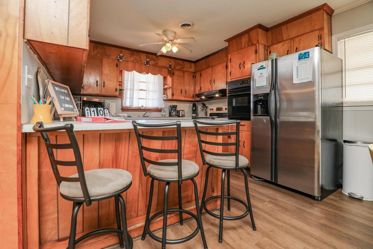 Spacious Home With Waterfront View-Welcome Pets Sneads Ferry Exterior foto