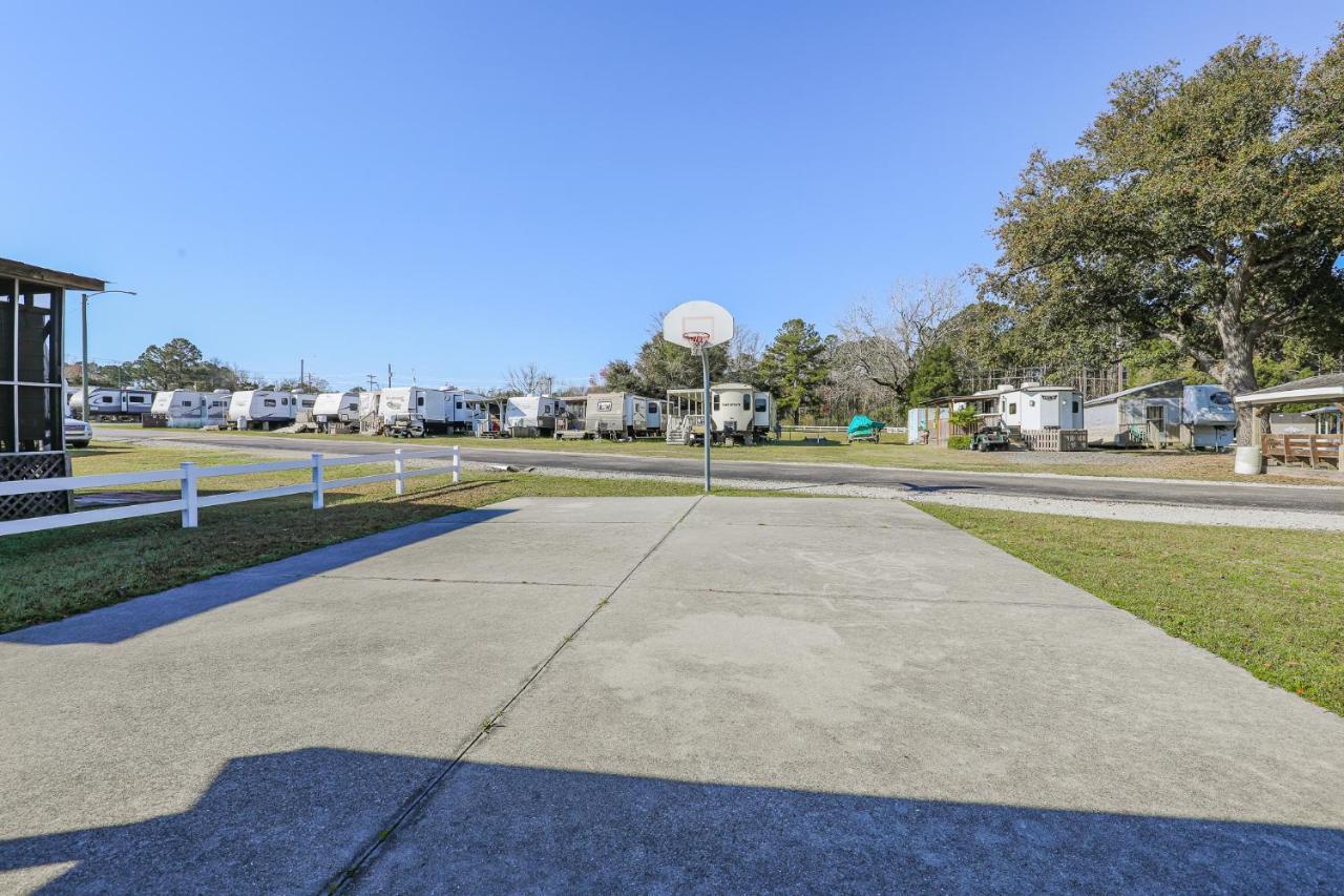 Spacious Home With Waterfront View-Welcome Pets Sneads Ferry Exterior foto
