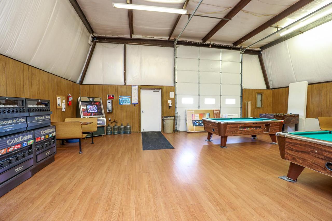 Spacious Home With Waterfront View-Welcome Pets Sneads Ferry Exterior foto