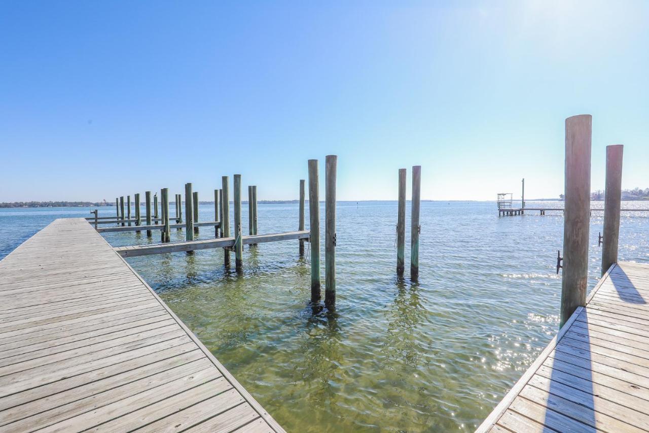 Spacious Home With Waterfront View-Welcome Pets Sneads Ferry Exterior foto